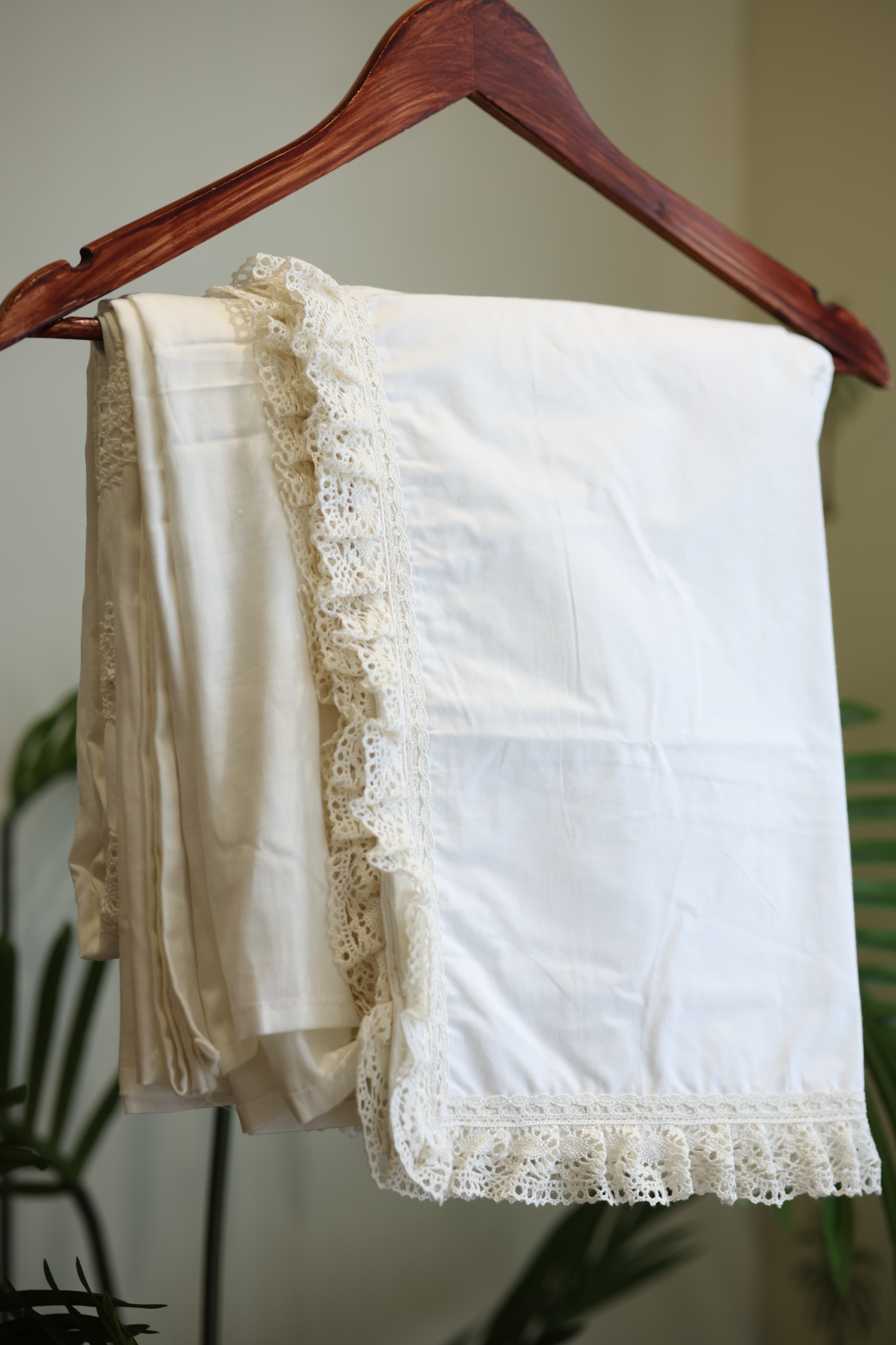 Bedsheets - Premium designer Queen bedsheets dd lace
