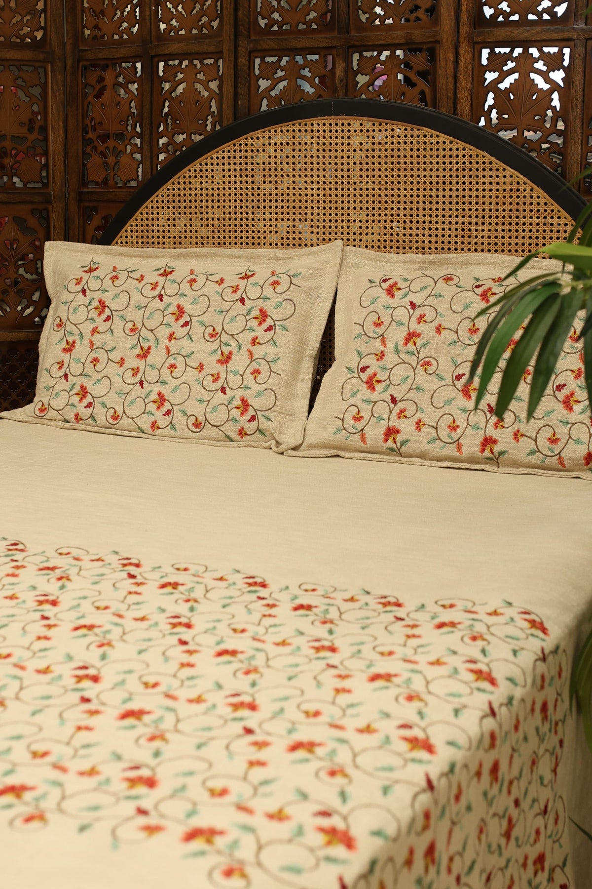 King : Spread : Embroidery Jute Bedspread