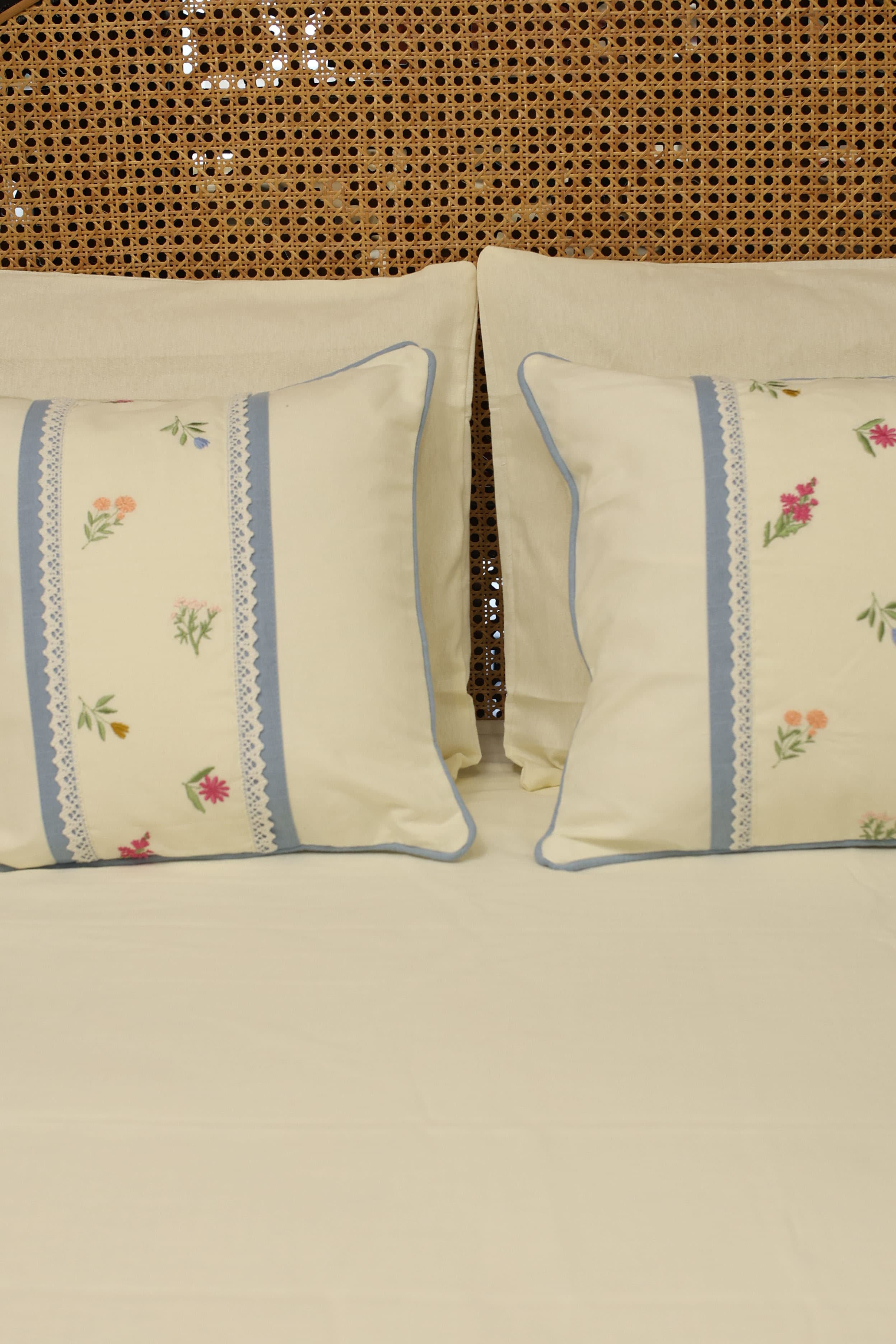Bedsheets - King premium Machine Embroidery Bedsheet multi