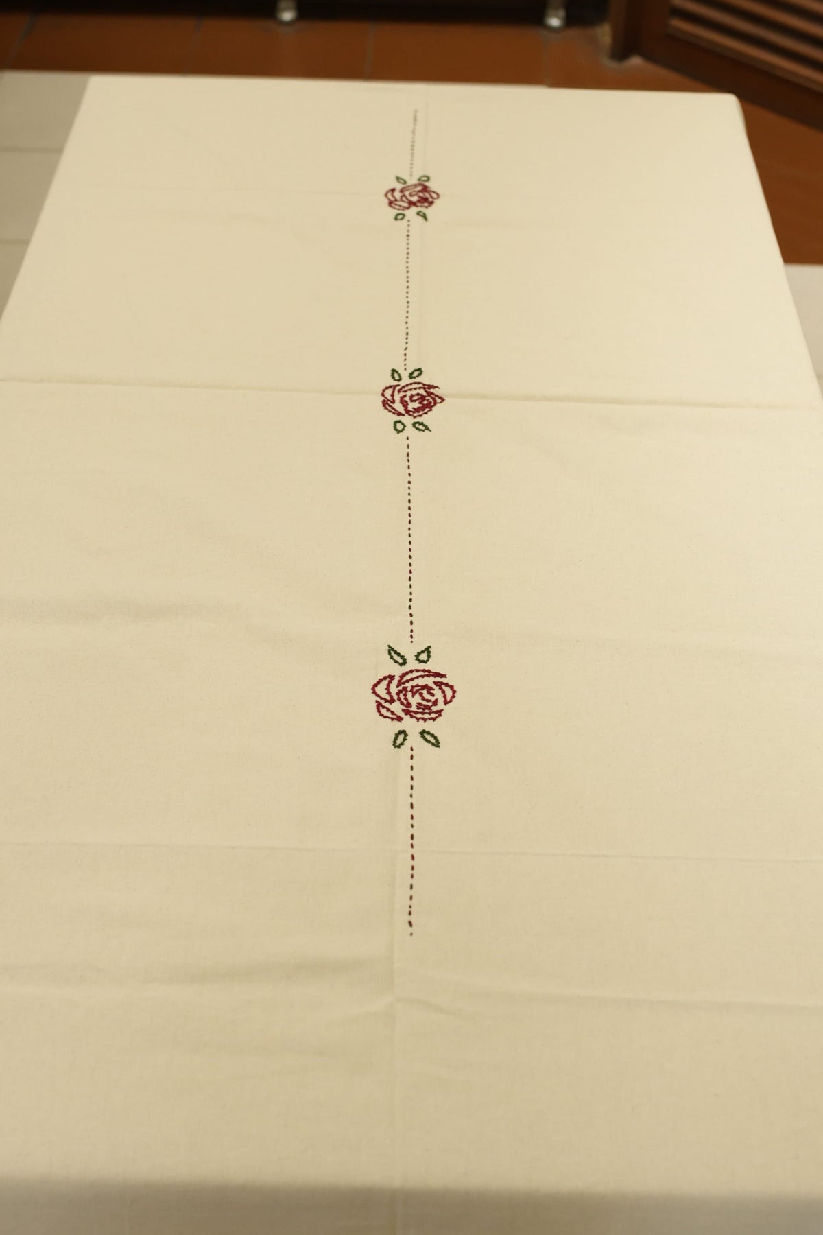 Table cloth - 8 seater embroidery
