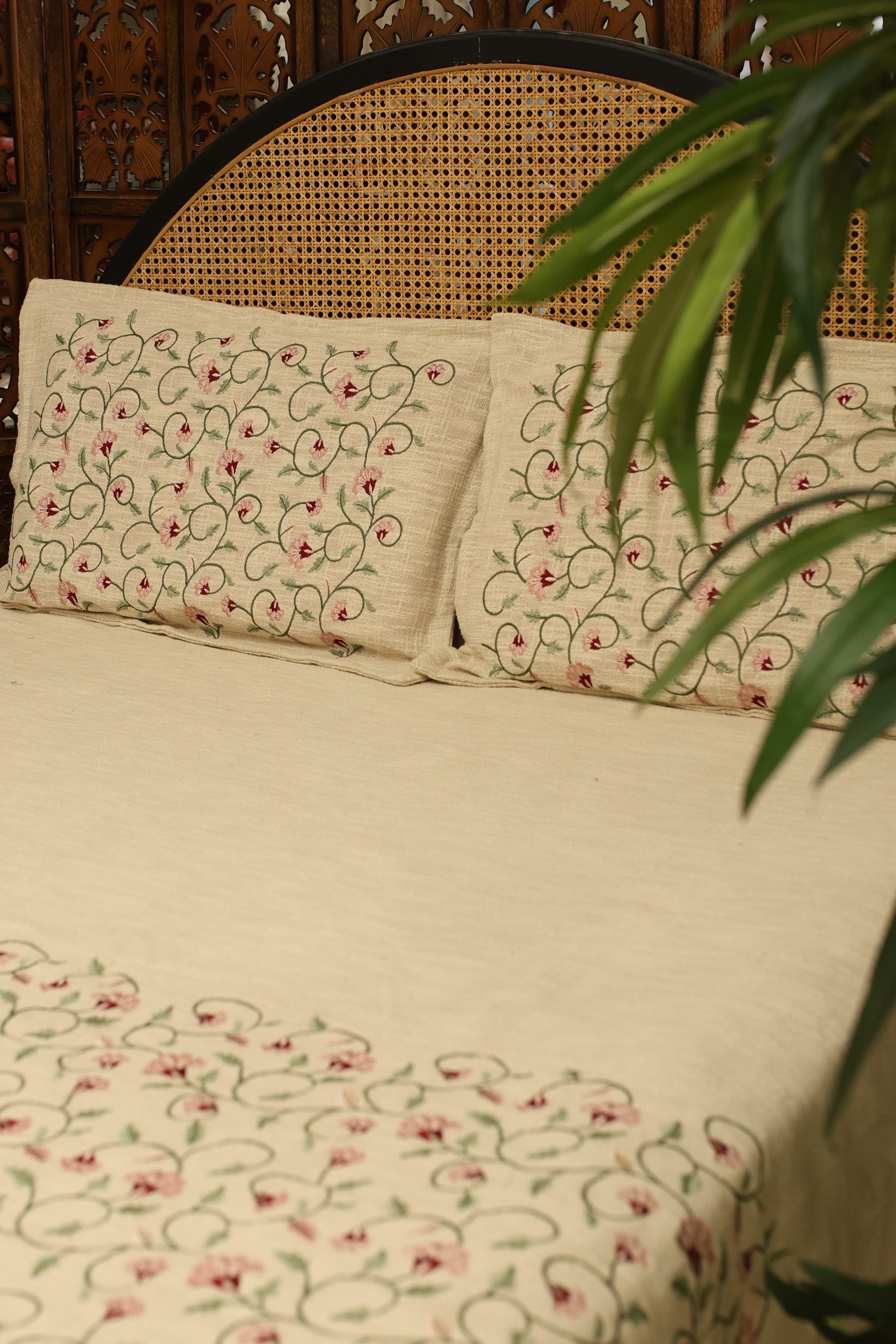 King : Spread : Embroidery Jute Bedspread