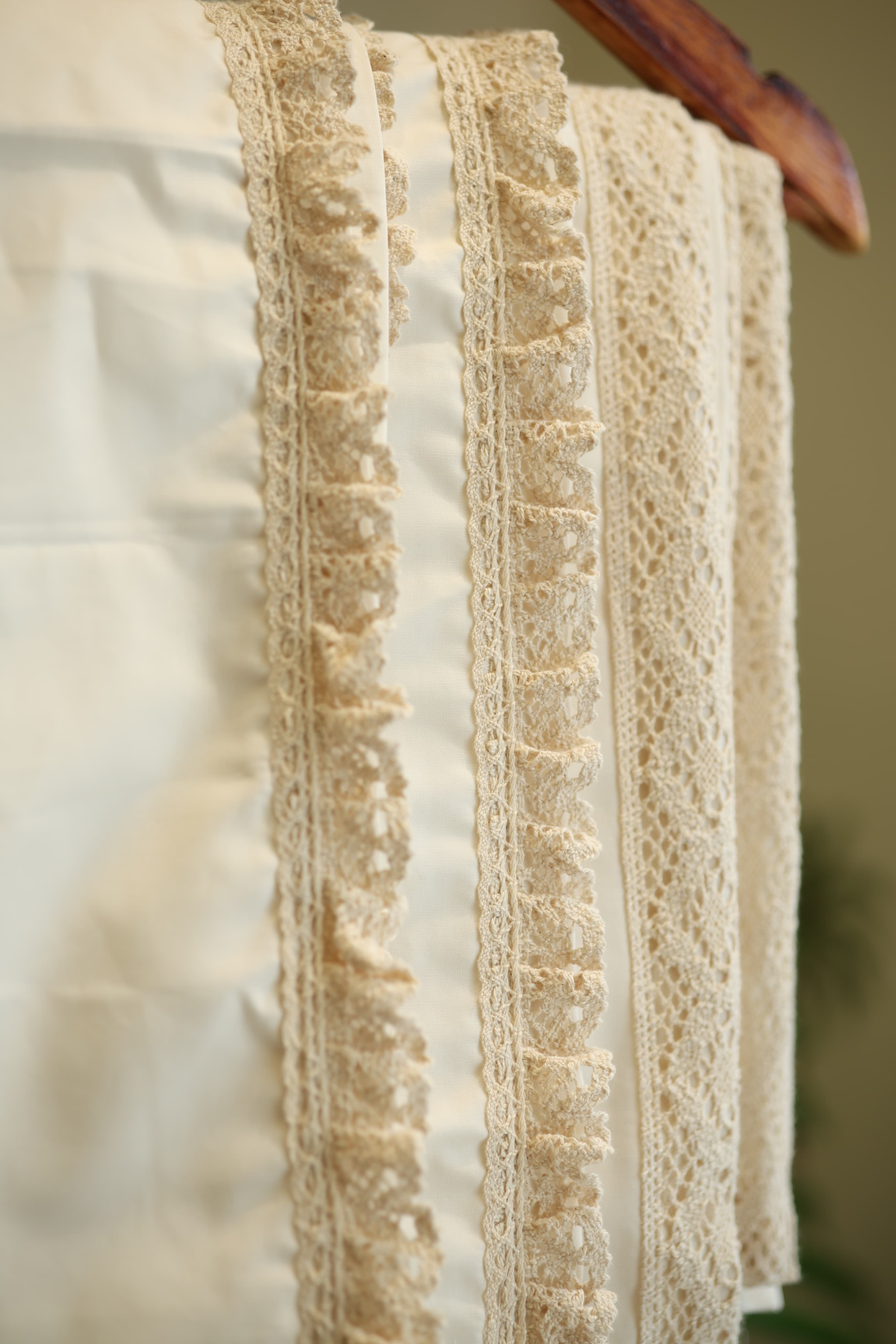 Bedsheets - Premium designer Queen bedsheets dd lace