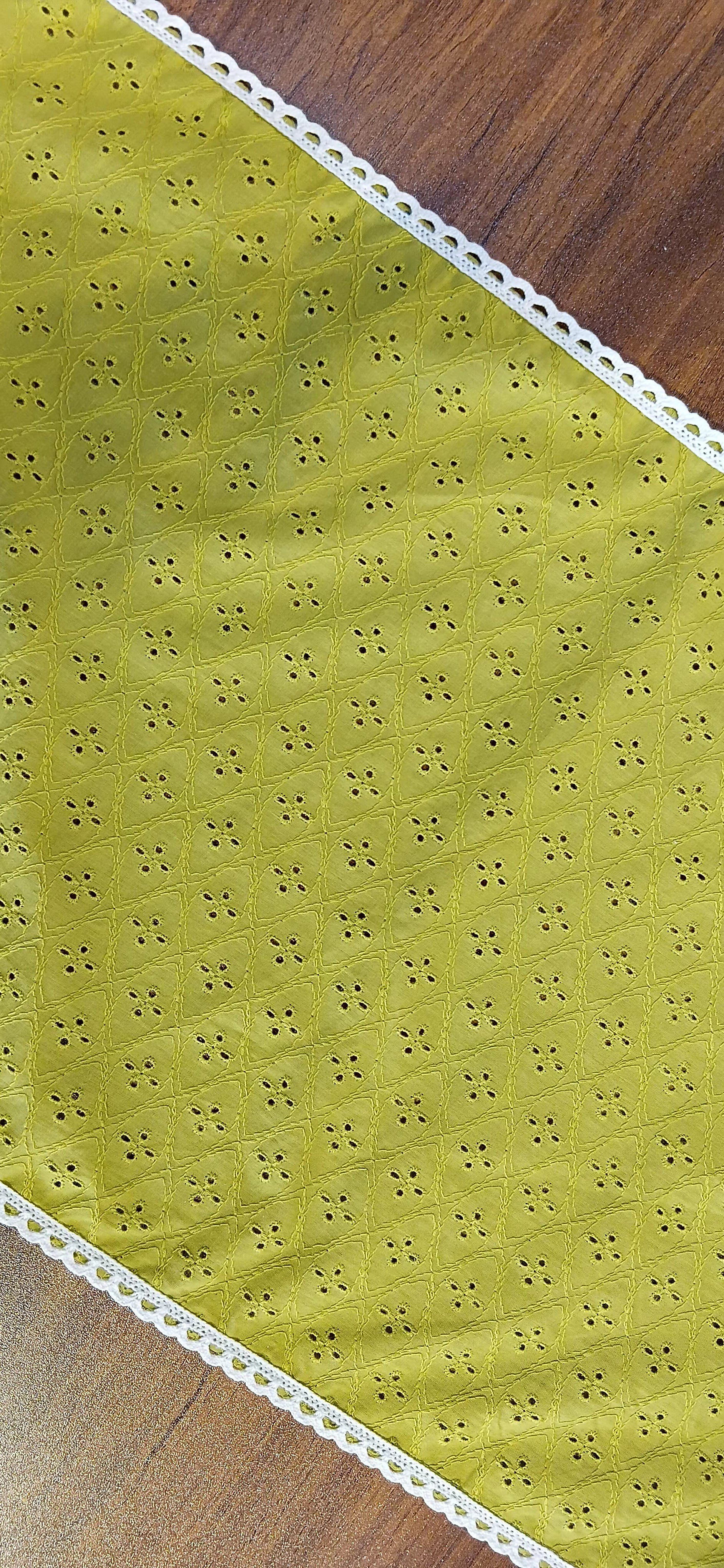 Sale: Runner/placemats Set