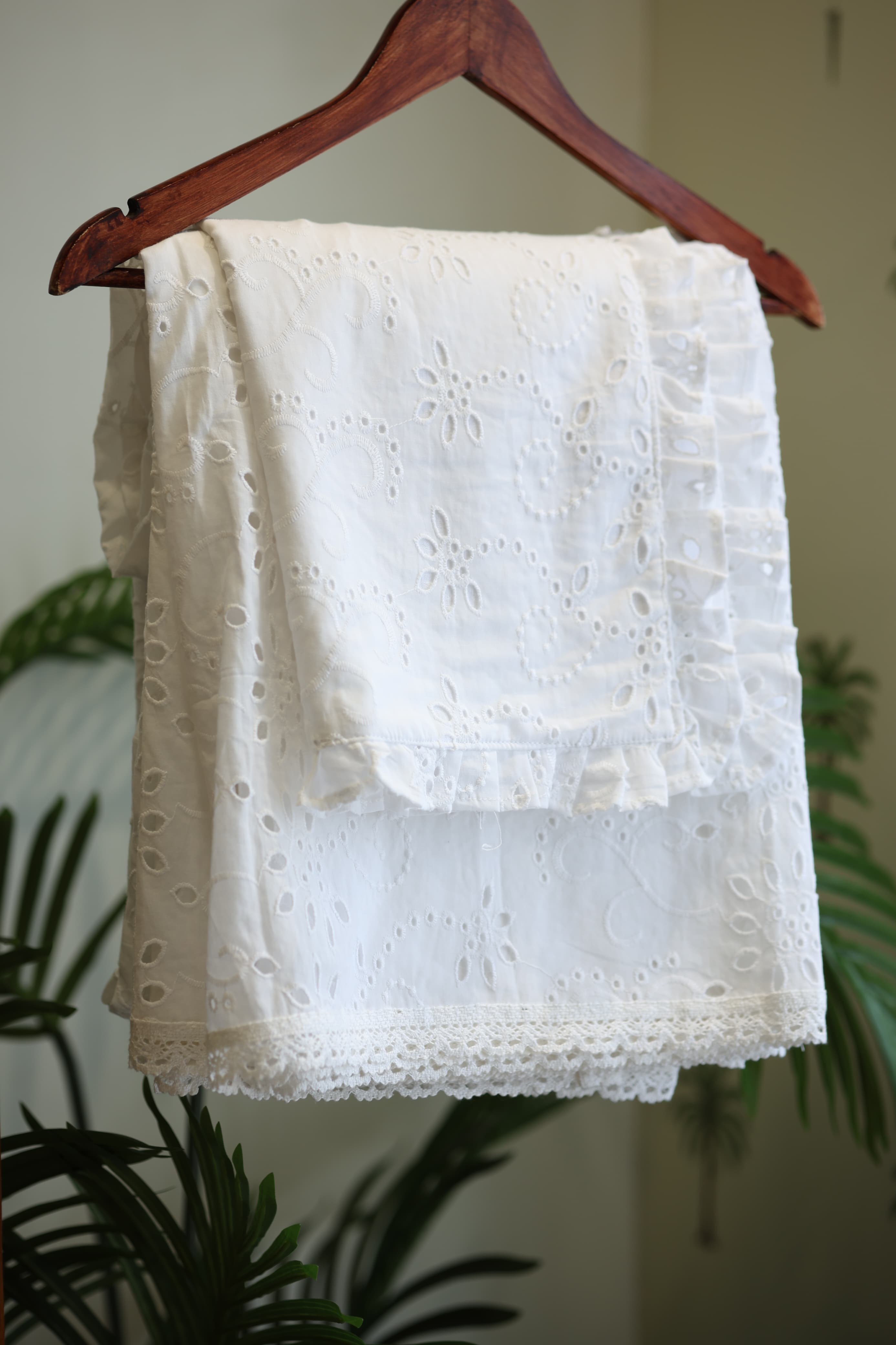 Bedsheets - Premium designer Queen bedsheets dd lace hakoba