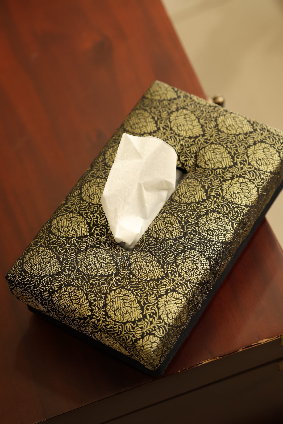 Tissue box