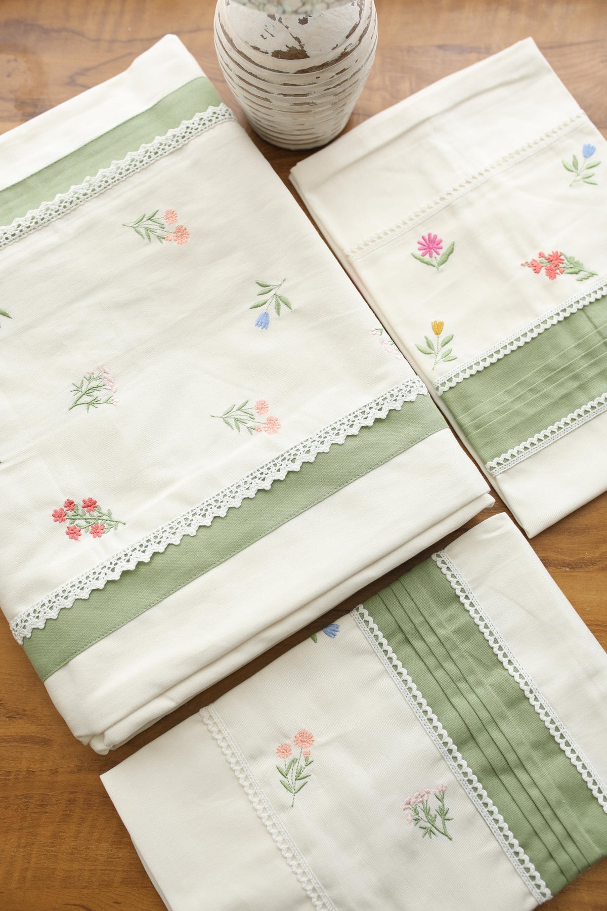 Bedsheets - Queen premium Machine Embroidery Bedsheet multi