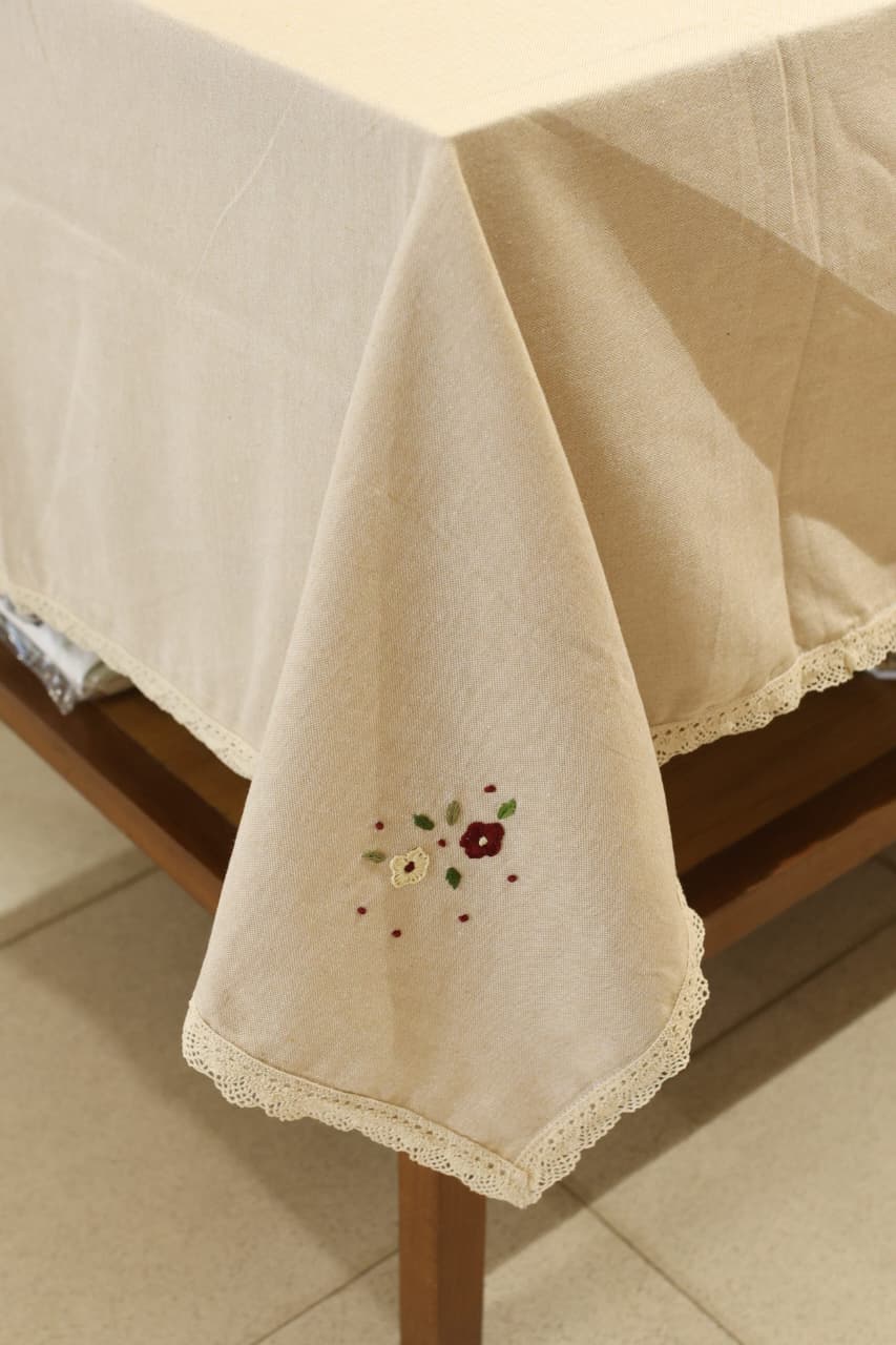 Table cloth - 4 seater hand embroidery hand embroidery