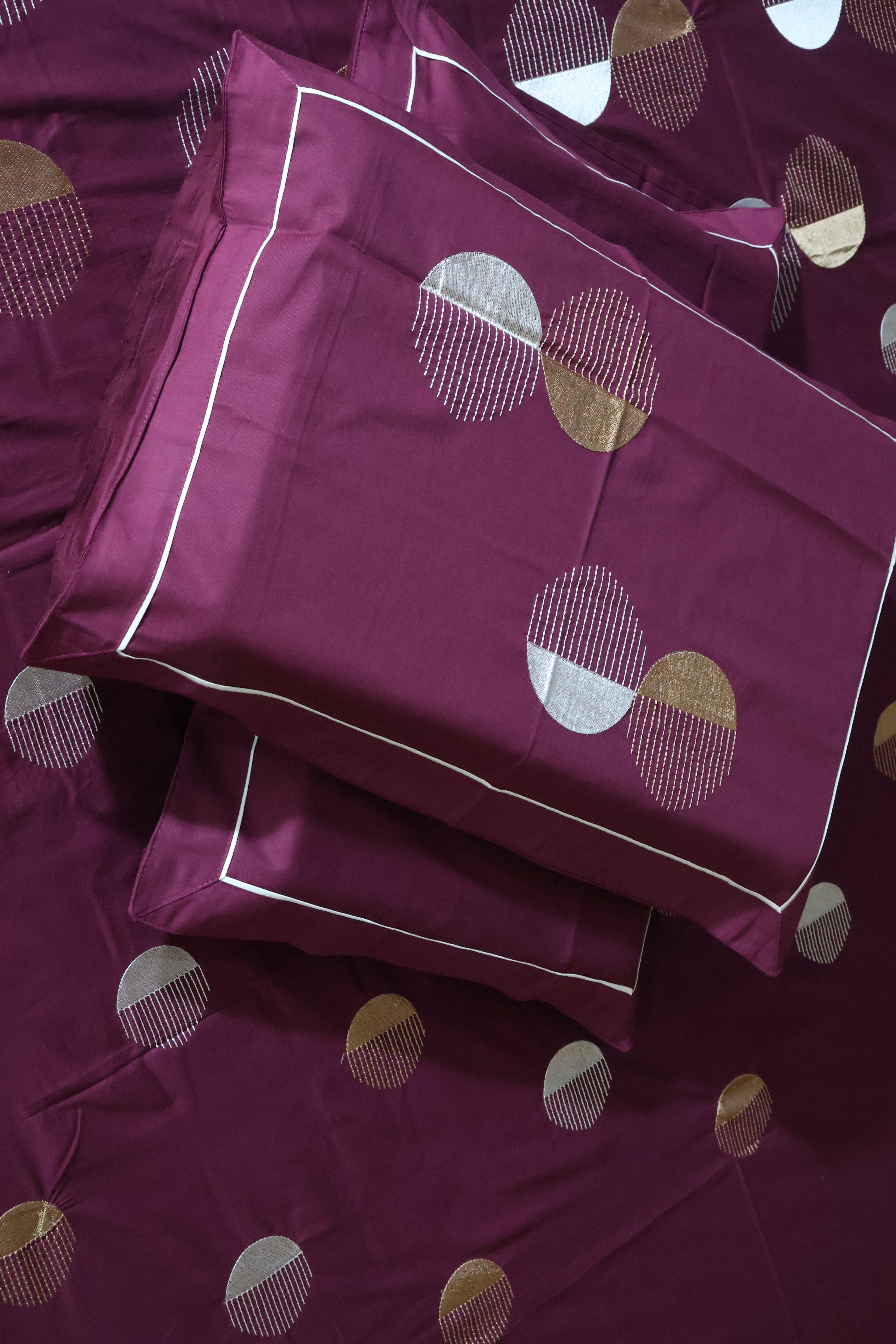 Bedsheets - King premium Machine Embroidery Bedsheet