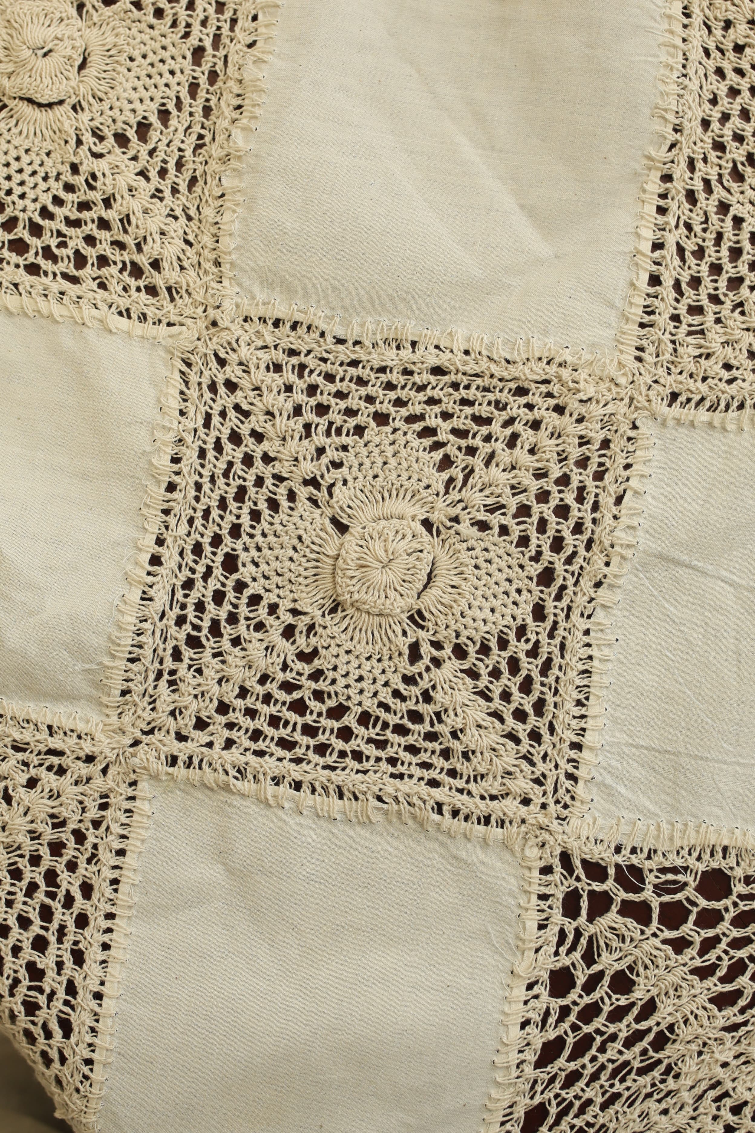 Table cloth crochet - 4 seater