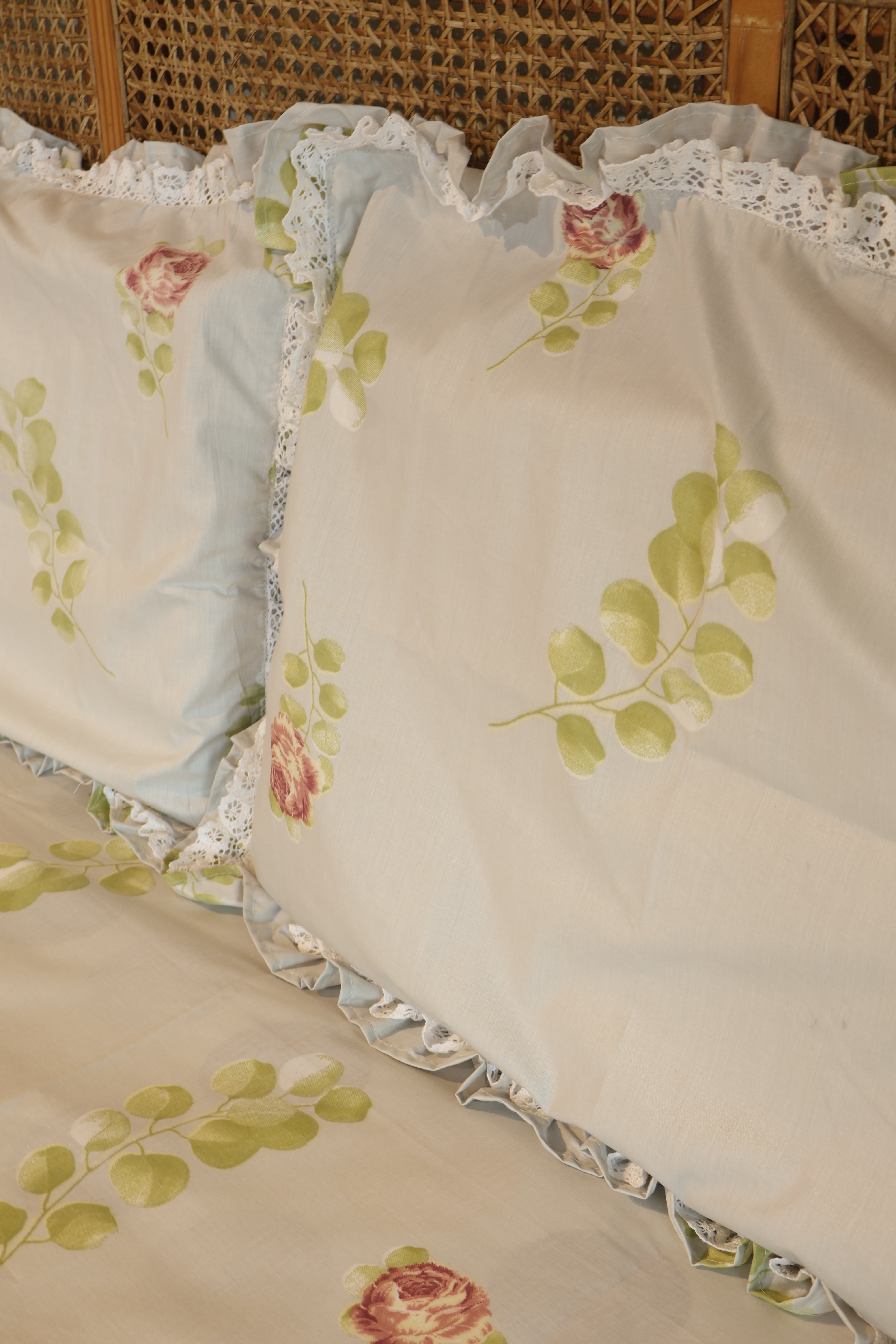 Bedsheets - Premium designer Queen bedsheets dd lace