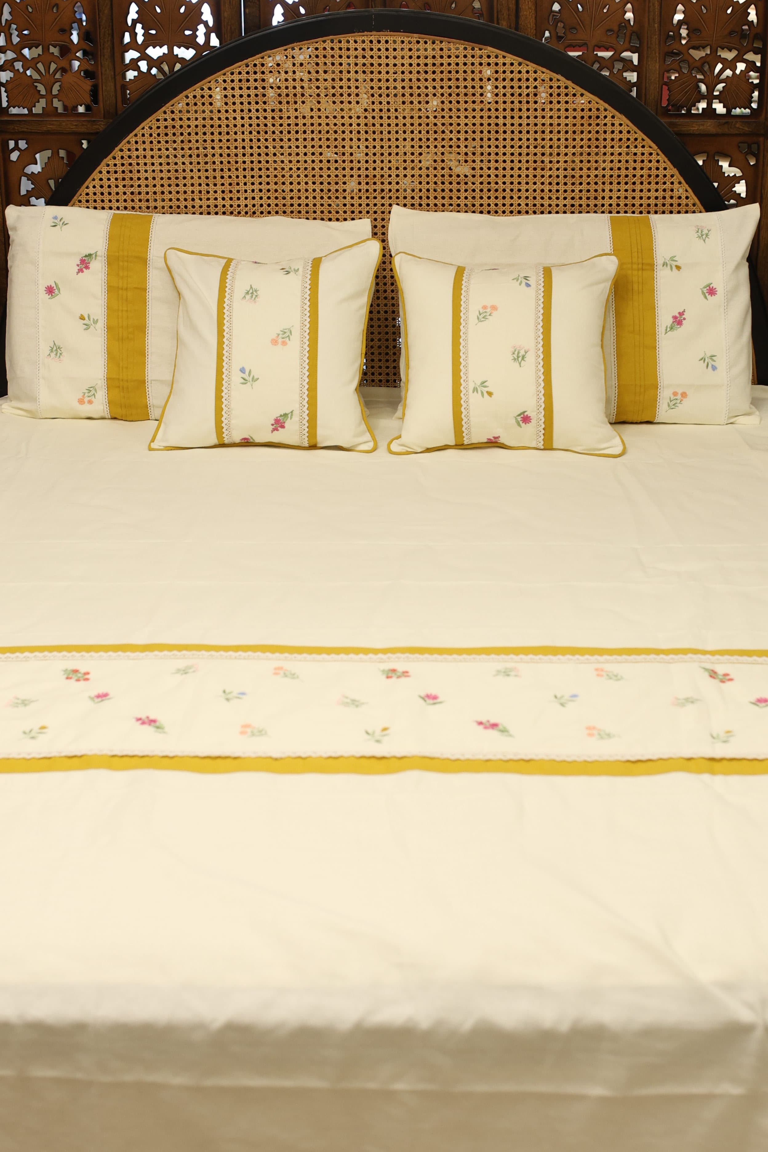 Bedsheets - King premium Machine Embroidery Bedsheet multi