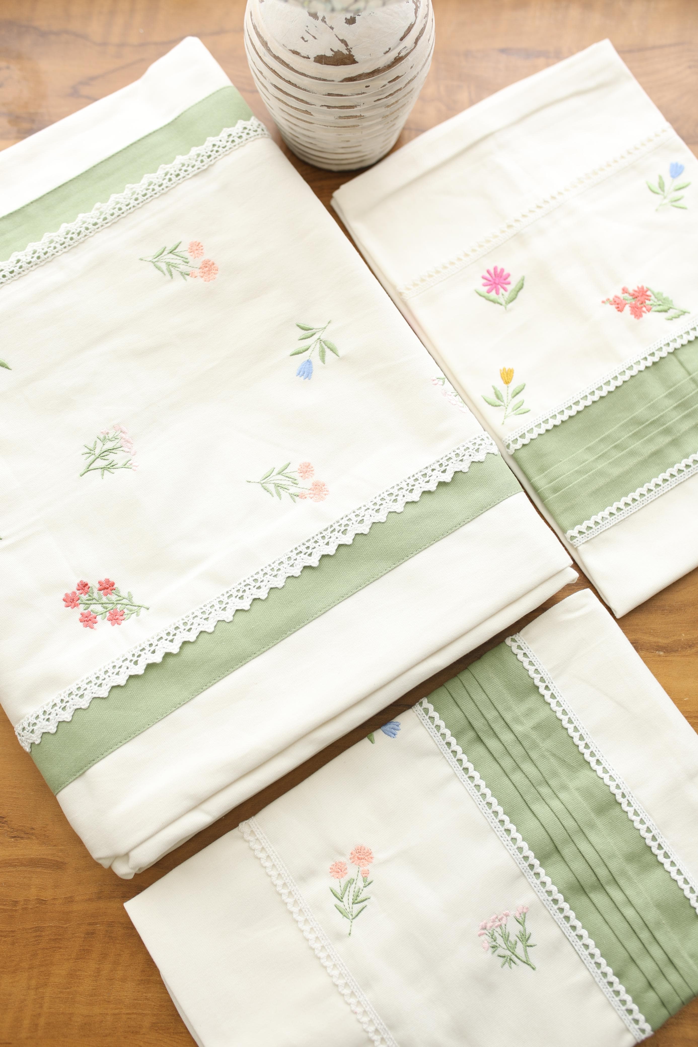 Bedsheets - Queen premium Machine Embroidery Bedsheet multi