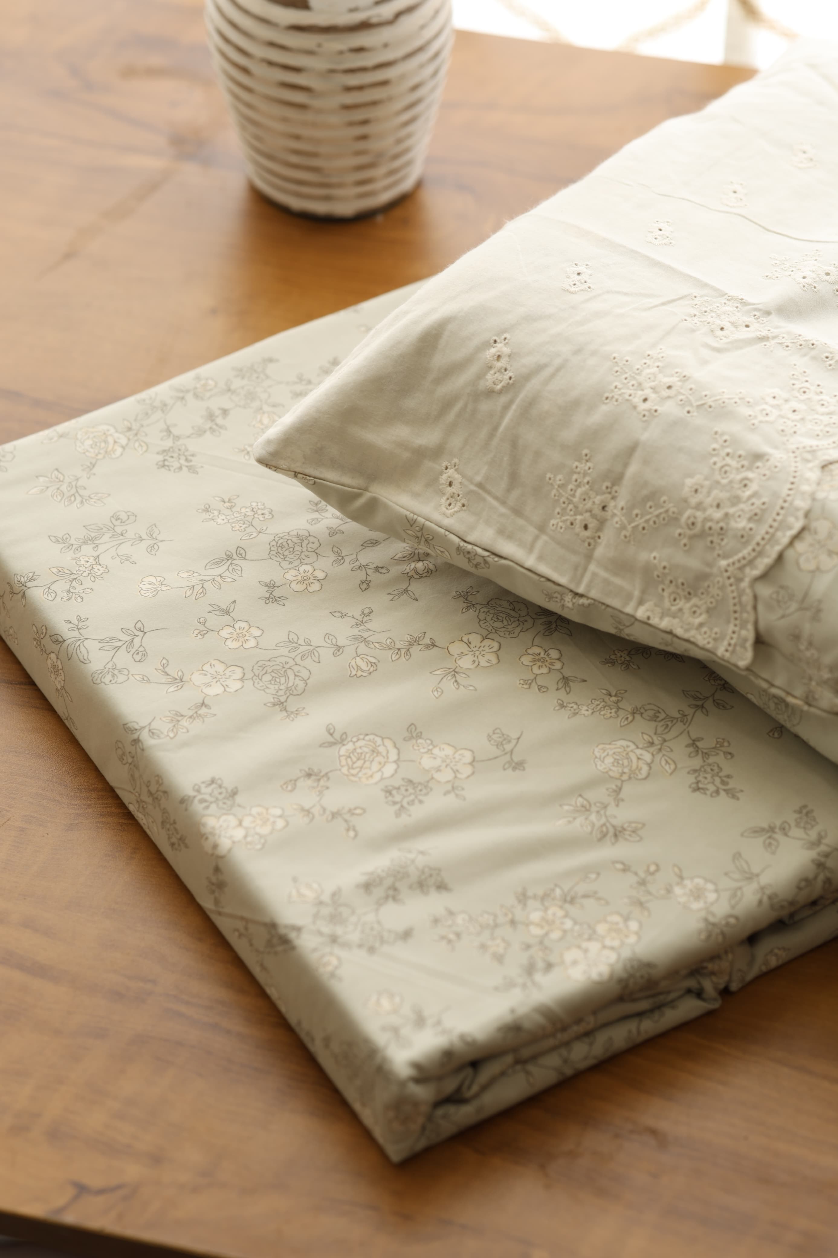Bedsheets - Premium soft cotton floral lace bedsheets