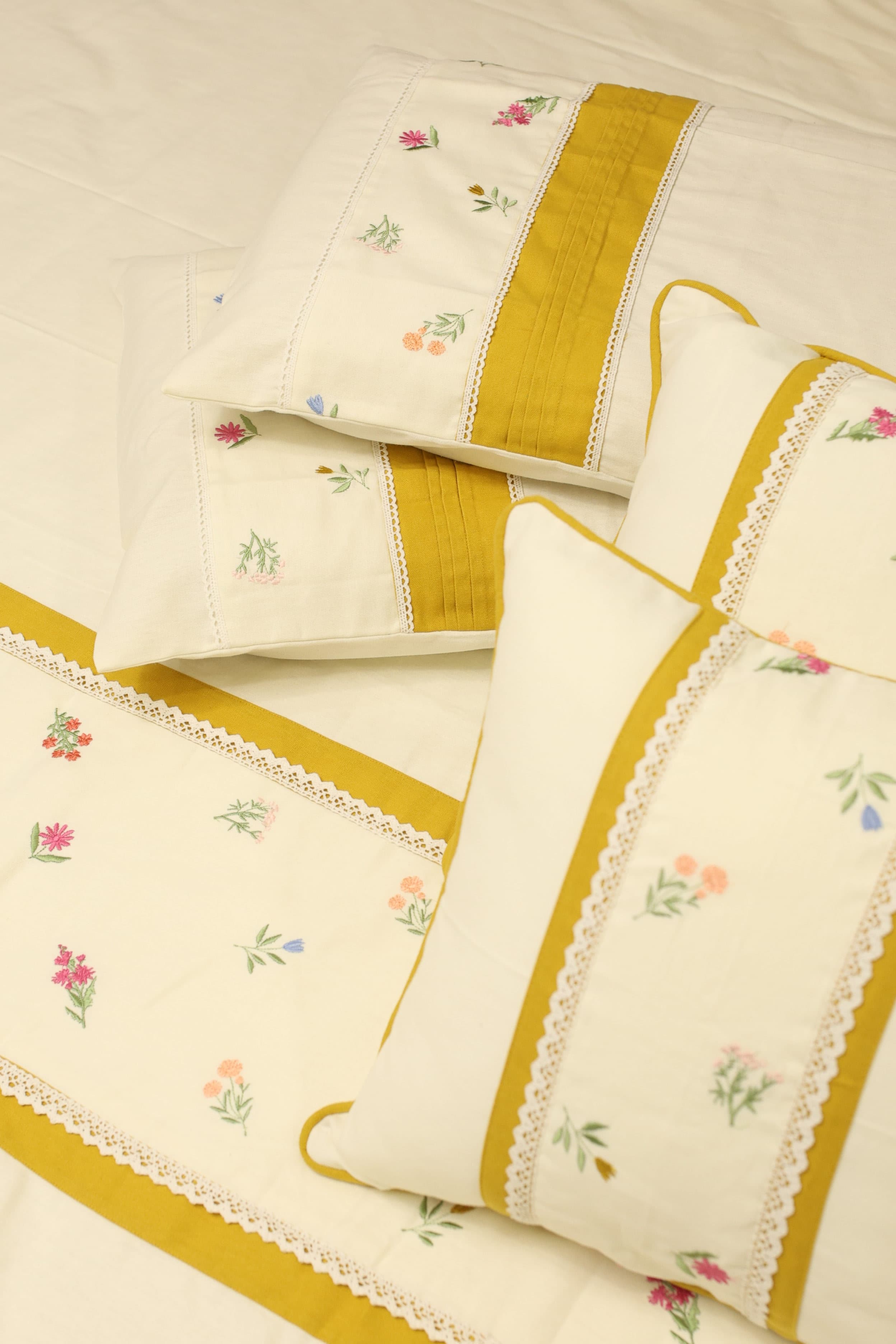 Bedsheets - King premium Machine Embroidery Bedsheet multi