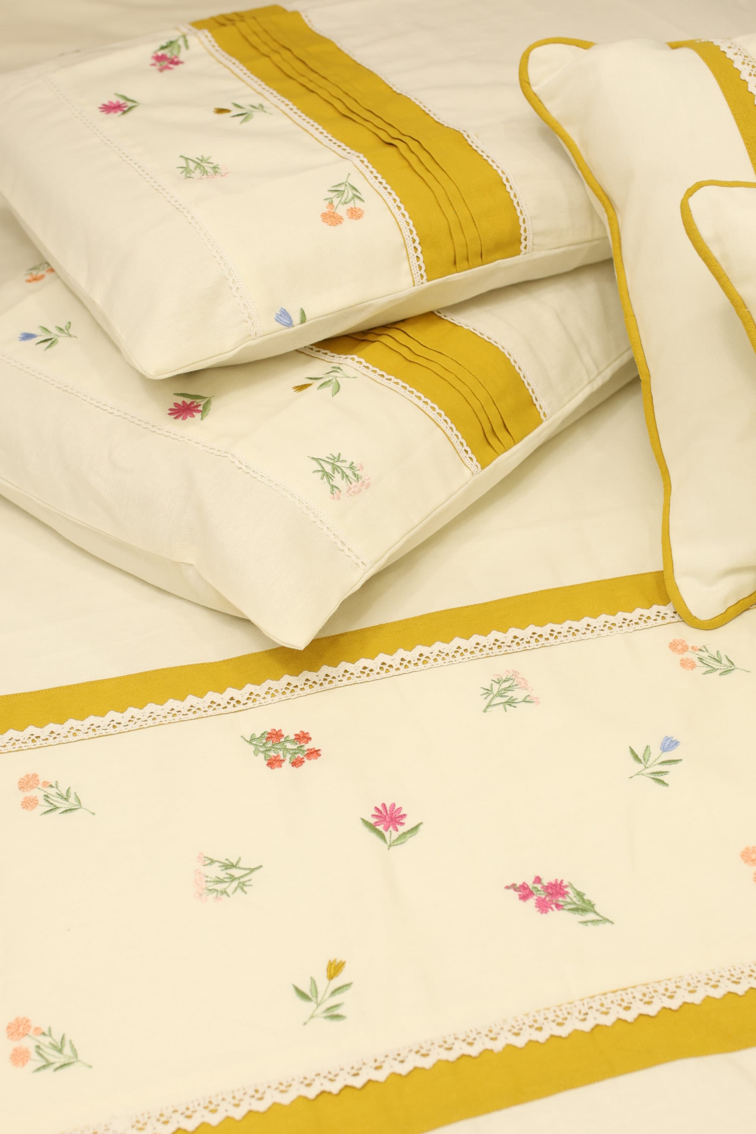Bedsheets - Queen premium Machine Embroidery Bedsheet multi