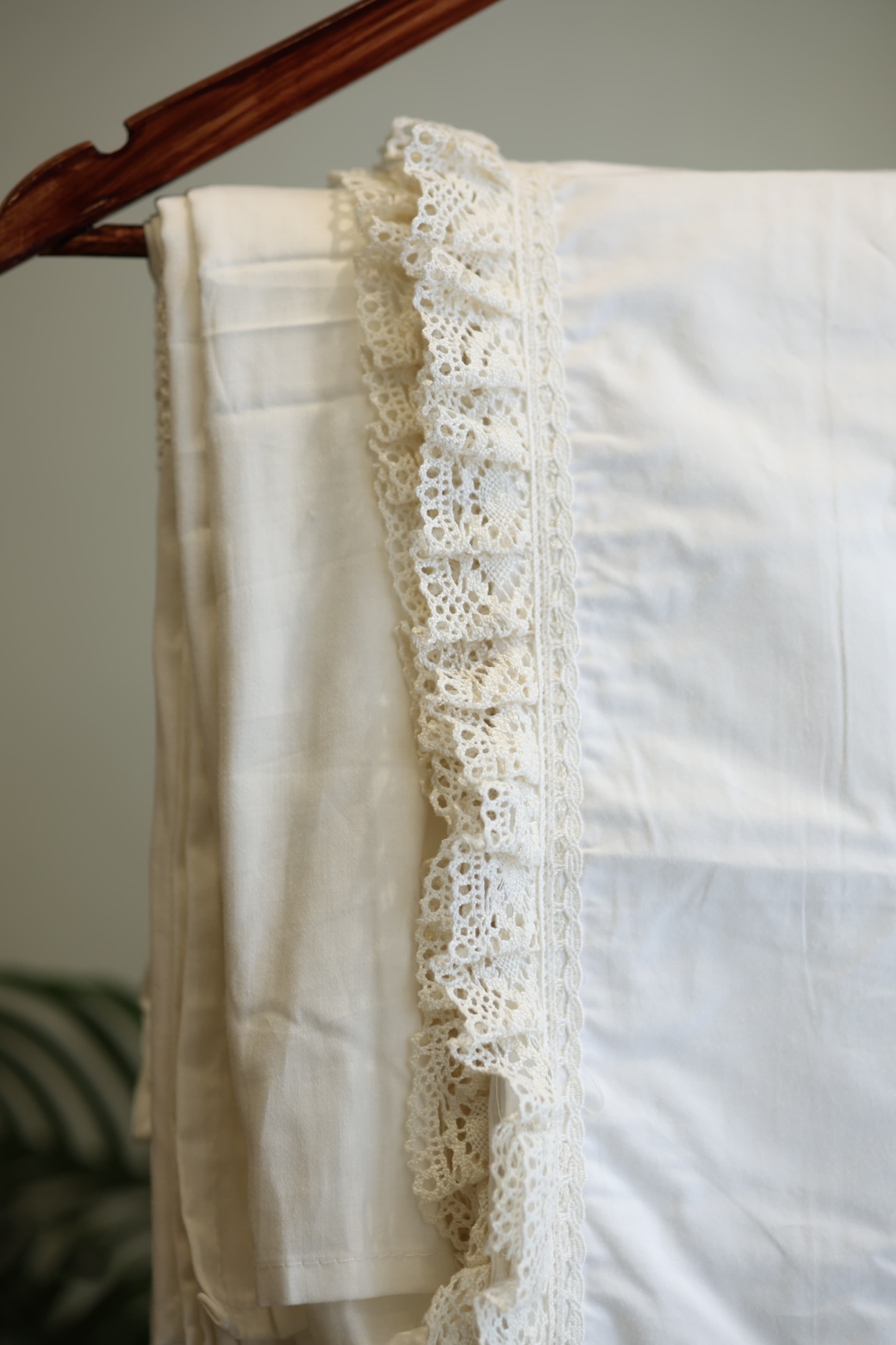 Bedsheets - Premium designer Queen bedsheets dd lace