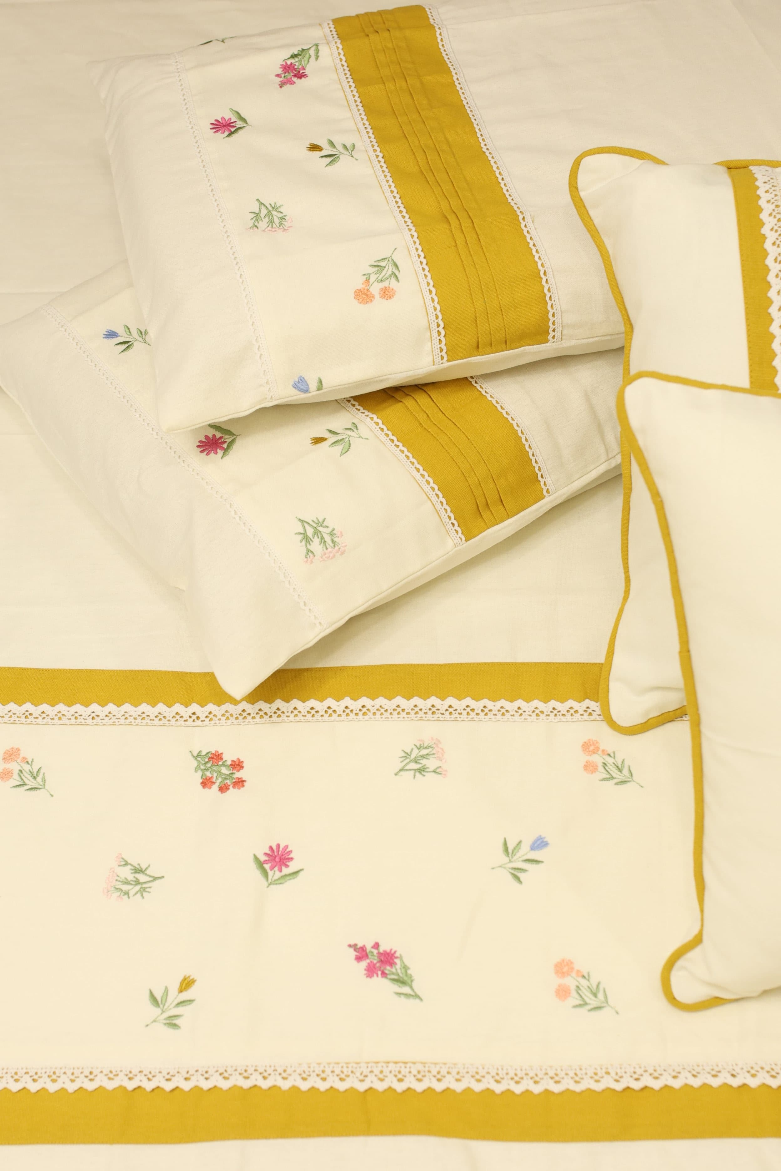 Bedsheets - King premium Machine Embroidery Bedsheet multi